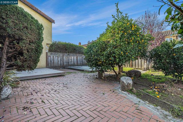 2921 19Th St, San Pablo CA: https://media.crmls.org/mediaz/46a53e18-0e0a-446c-a419-7a7cca119278.jpg