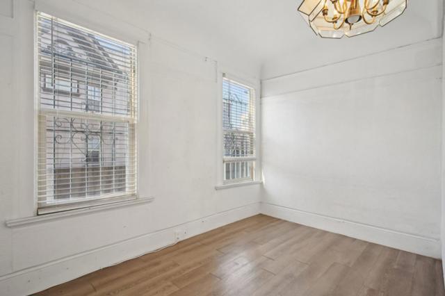 592 22nd Street, Oakland CA: https://media.crmls.org/mediaz/46a5aa7f-59e1-4357-b88d-8eb231638a55.jpg