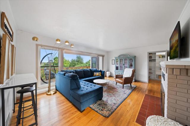 1901 Chestnut Street, Redding CA: https://media.crmls.org/mediaz/46a5e8c2-bee5-483c-91f9-14b1d8f0761d.jpg