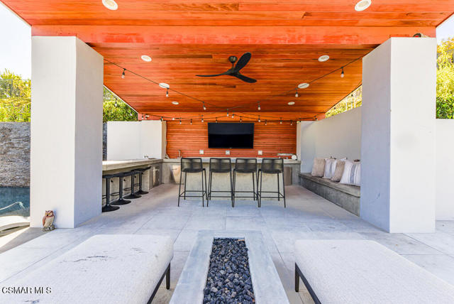 6981 Shadow Wood Drive, Moorpark CA: https://media.crmls.org/mediaz/46a6091c-9cd6-49ba-b180-0e62f9053144.jpg