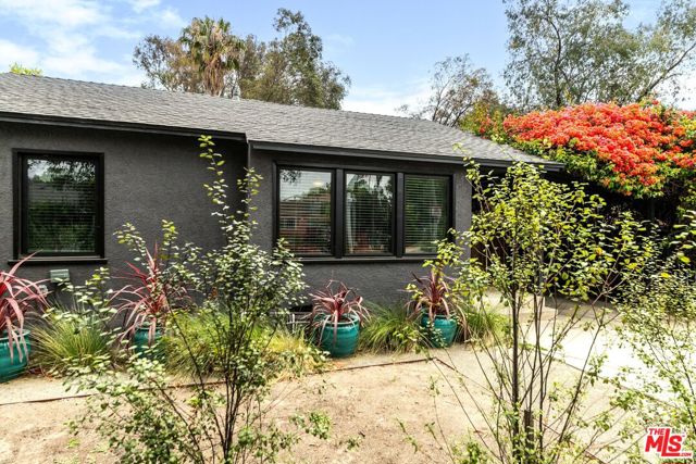 2342 S Garth Avenue, Los Angeles CA: https://media.crmls.org/mediaz/46a66dcf-244a-40d0-8d21-aa72bac0a3a3.jpg
