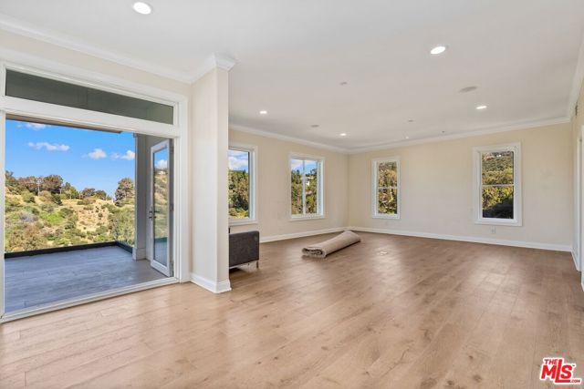 8041 Bulwer Drive, Los Angeles CA: https://media.crmls.org/mediaz/46a6bf25-a461-4762-b4ed-4762f03d410f.jpg