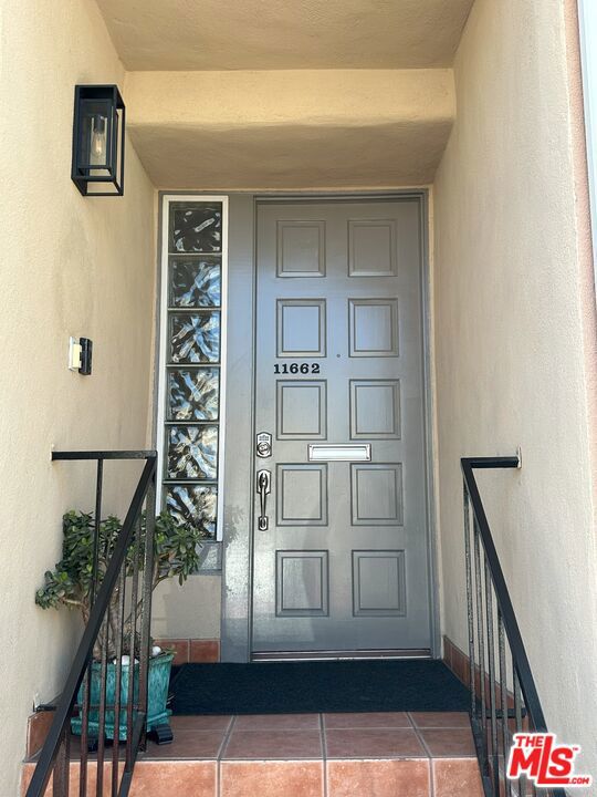11662 Iowa Avenue, Los Angeles CA: https://media.crmls.org/mediaz/46a76176-6026-454b-a0d8-fd0390cad7c8.jpg