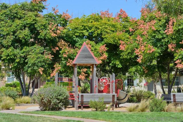 15501 Bristol Ridge Ter, San Diego CA: https://media.crmls.org/mediaz/46a7b743-1ef4-4972-a460-e2b328c7693a.jpg