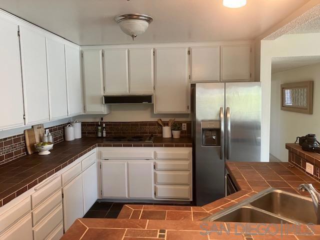 2939 Laurel St, San Diego CA: https://media.crmls.org/mediaz/46a82f85-2c38-4da8-a9cb-ef784422bb68.jpg