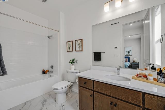 5394 Arnold Rd, Dublin CA: https://media.crmls.org/mediaz/46a8d870-a887-4112-a2ac-e1b89f66aac0.jpg