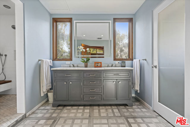 809 Basin Drive, Topanga CA: https://media.crmls.org/mediaz/46a98fa8-df1a-4feb-929d-90fb4c725e70.jpg