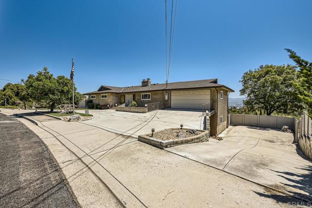 Detail Gallery Image 2 of 40 For 751 Hacienda Drive, El Cajon,  CA 92020 - 4 Beds | 3 Baths