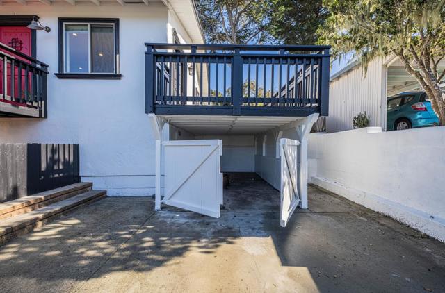 1113 Presidio Boulevard, Pacific Grove CA: https://media.crmls.org/mediaz/46aa2b31-20d6-4c73-9187-5fd8b4de0850.jpg