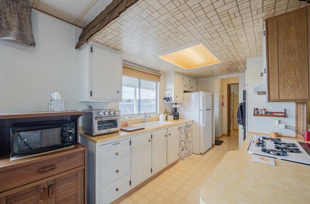 150 Kern Street, Salinas CA: https://media.crmls.org/mediaz/46ab4806-1ae6-4767-96d4-a8d0b862b62c.jpg