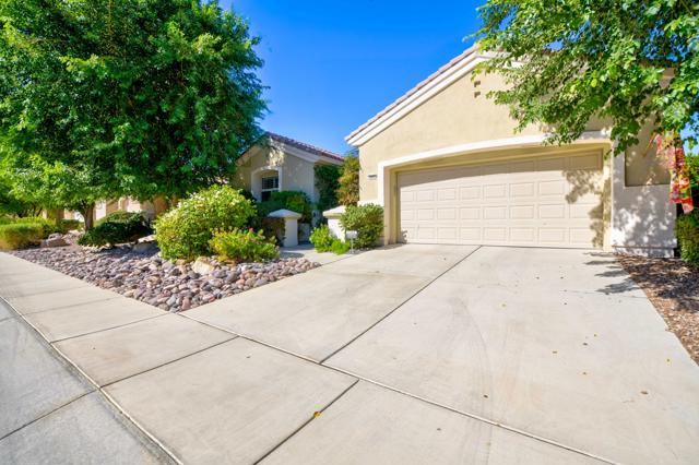 78680 Alliance Way, Palm Desert CA: https://media.crmls.org/mediaz/46ab5e0f-7465-417d-b565-4dd2fe13ce84.jpg