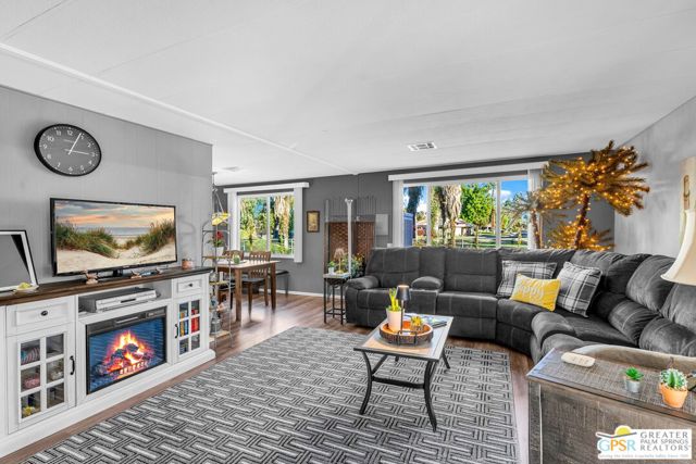 7 Lincoln, Cathedral City CA: https://media.crmls.org/mediaz/46ab97cf-a3ac-4526-8052-031d24d04f4d.jpg