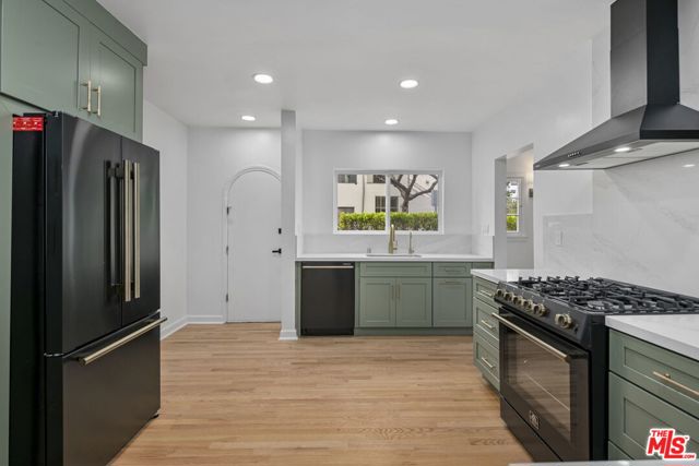 951 N Martel Avenue, Los Angeles CA: https://media.crmls.org/mediaz/46abb6ce-87d6-4437-ac5c-53fa786e6174.jpg