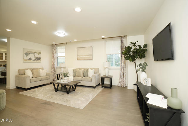 385 S Marengo AVE Unit: 205
