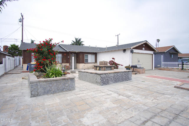 4127 S C Street, Oxnard CA: https://media.crmls.org/mediaz/46abdd55-06bc-4678-8a62-5d1850ec4d0f.jpg