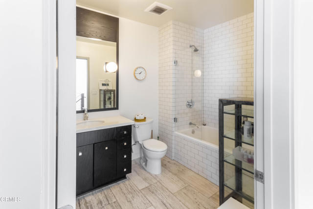 Detail Gallery Image 10 of 21 For 527 Molino St #108,  Los Angeles,  CA 90013 - 2 Beds | 1/1 Baths