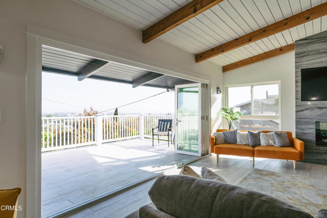 3086 Grove Street, Ventura CA: https://media.crmls.org/mediaz/46acf873-a425-425b-9544-2af10f258948.jpg
