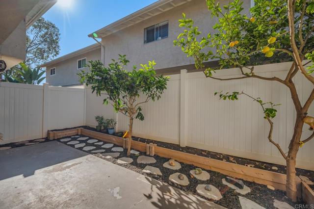 Detail Gallery Image 29 of 32 For 2112 E Vista Way #10,  Vista,  CA 92084 - 3 Beds | 2/1 Baths