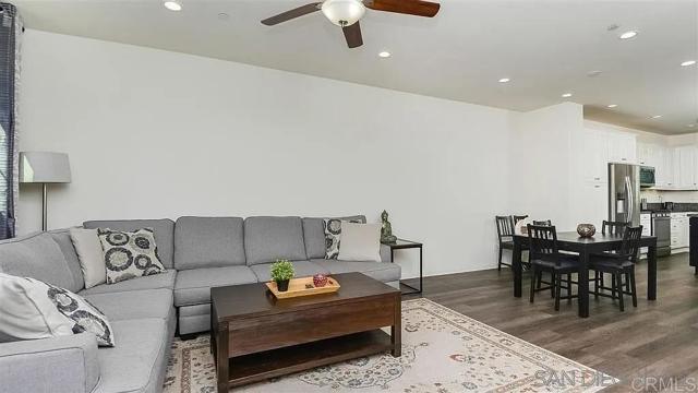 Detail Gallery Image 4 of 21 For 16160 Veridian Cir, San Diego,  CA 92127 - 4 Beds | 3/1 Baths