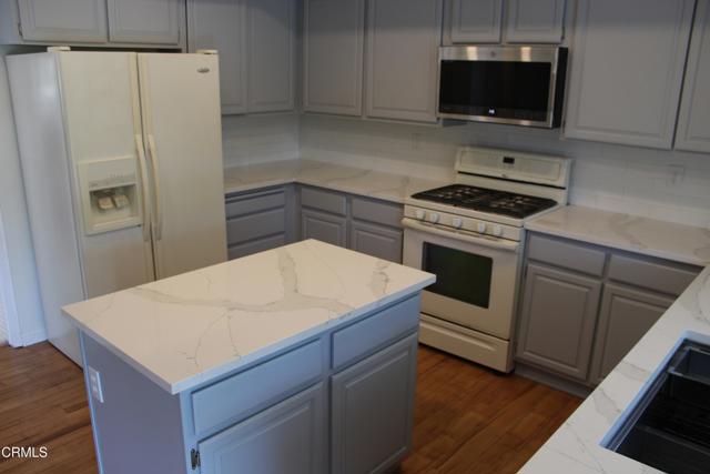 14062 Atwood Court, Moorpark CA: https://media.crmls.org/mediaz/46ae7fd9-c305-482e-b698-c27e2e2aeb15.jpg