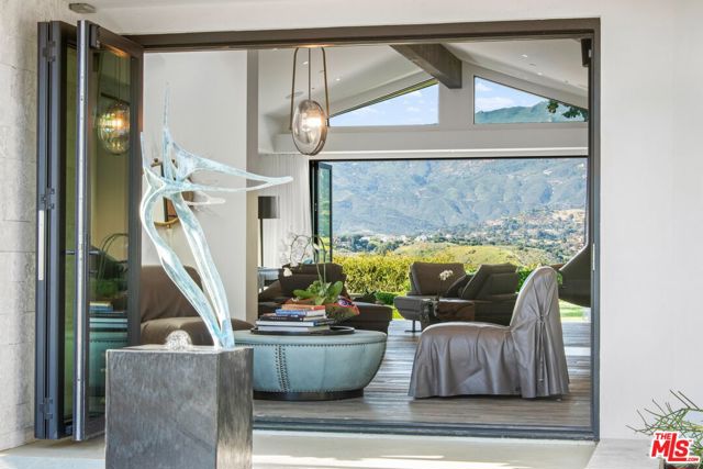 4610 Via Vistosa, Santa Barbara CA: https://media.crmls.org/mediaz/46ae90d1-1eda-43e5-ac15-affe7ff92c35.jpg