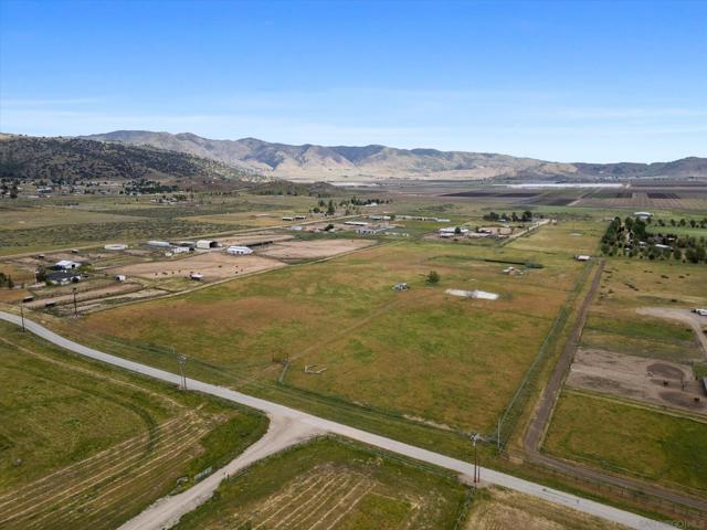 20256 Sasia RD, Tehachapi CA: https://media.crmls.org/mediaz/46aeb86a-d5a8-4665-a0d9-2eb75f002e8f.jpg