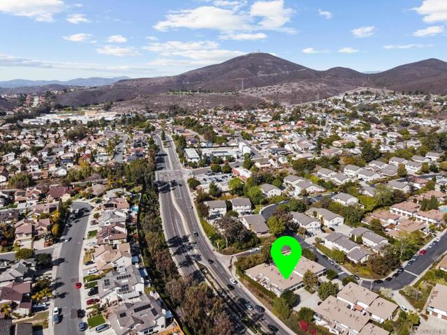 9757 Caminito Cuadro, San Diego CA: https://media.crmls.org/mediaz/46afc6b8-3478-4930-9301-8dbede2b2fc5.jpg