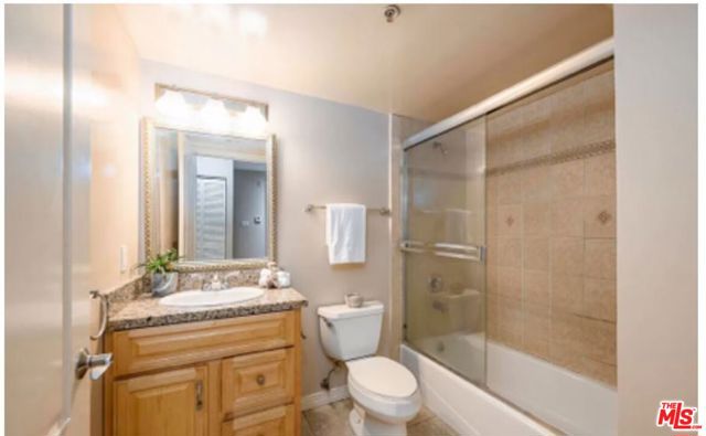 4732 Radford Avenue, Valley Village CA: https://media.crmls.org/mediaz/46b00187-4c94-41a8-8854-7601cc0a481f.jpg