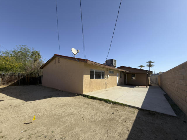 52121 Avenida Velasco, La Quinta CA: https://media.crmls.org/mediaz/46b100cc-6109-4af8-837b-5af99d13221d.jpg