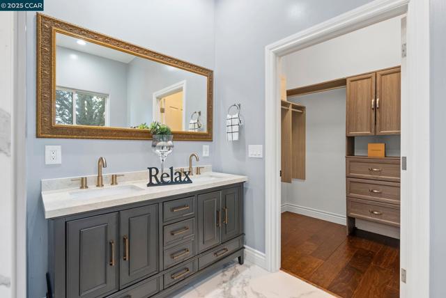 102 Barbara Rd, Orinda CA: https://media.crmls.org/mediaz/46b101bc-6034-4d91-b32b-8d5c596a69c8.jpg