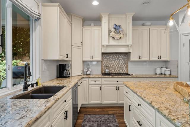 5158 Steinbeck Ct, Carlsbad CA: https://media.crmls.org/mediaz/46b11dbf-4891-4ad3-9392-ee13bfb1ec05.jpg