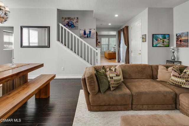477 Parkview Court, Simi Valley CA: https://media.crmls.org/mediaz/46b13609-b819-4937-a0df-564c18164e28.jpg