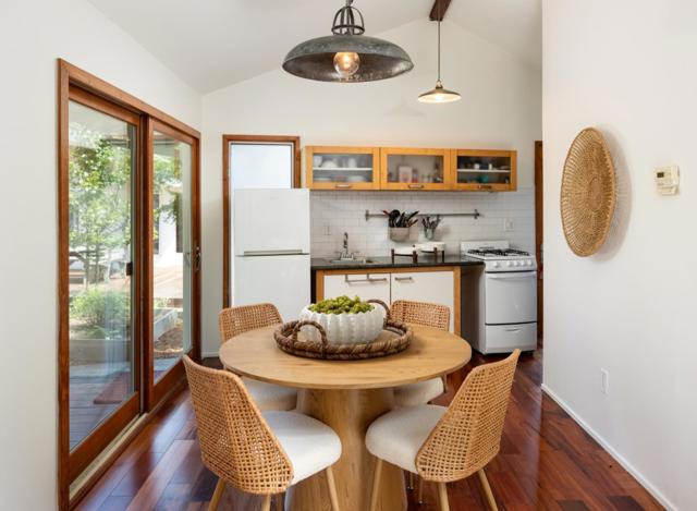 4112 Fair Oaks Avenue, Menlo Park CA: https://media.crmls.org/mediaz/46b1b824-985b-430f-a02e-a03e822c455b.jpg