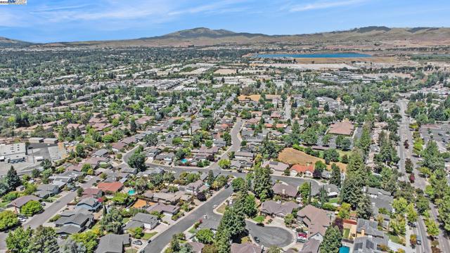 3868 Orion Ct, Pleasanton CA: https://media.crmls.org/mediaz/46b1d588-2c6b-4c65-b875-513c70e75bf8.jpg