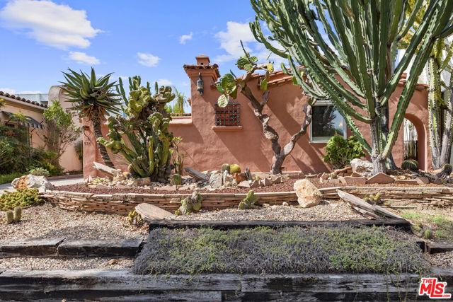 931 S Ogden Drive, Los Angeles CA: https://media.crmls.org/mediaz/46b23923-3a6c-44e1-9a8f-56f73d0f3952.jpg