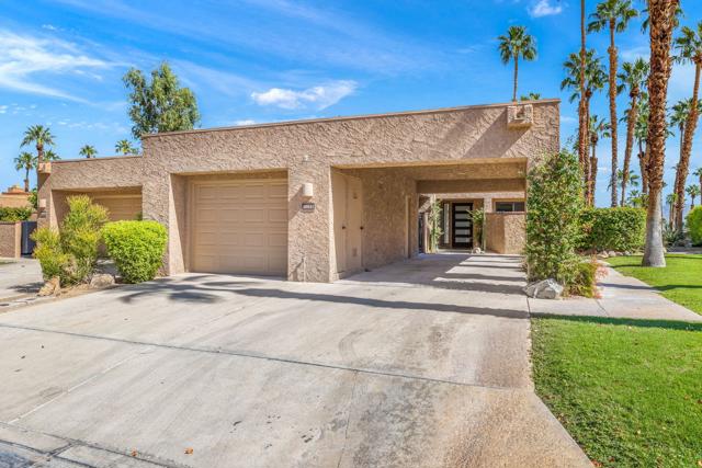 48641 Palo Verde Court, Palm Desert CA: https://media.crmls.org/mediaz/46b2a4e4-bdff-4779-ab2e-bf3cc9a321df.jpg