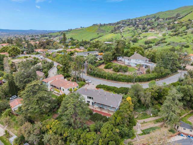 11020 Enchanto Vista Drive, San Jose CA: https://media.crmls.org/mediaz/46b2b464-dd04-4838-a9a8-b3aca6d2a662.jpg