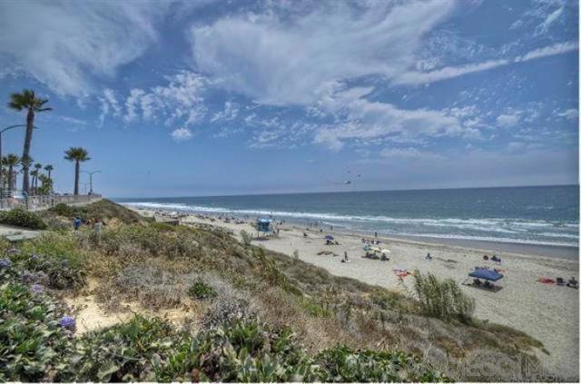 6550 Ponto Dr, Carlsbad CA: https://media.crmls.org/mediaz/46b2e431-8a32-4742-9332-5d9844475e8e.jpg