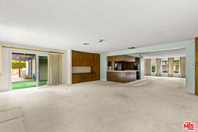 1379 Acapulco Avenue, Simi Valley CA: https://media.crmls.org/mediaz/46b33040-31de-4745-9802-9b0572d4b0ee.jpg