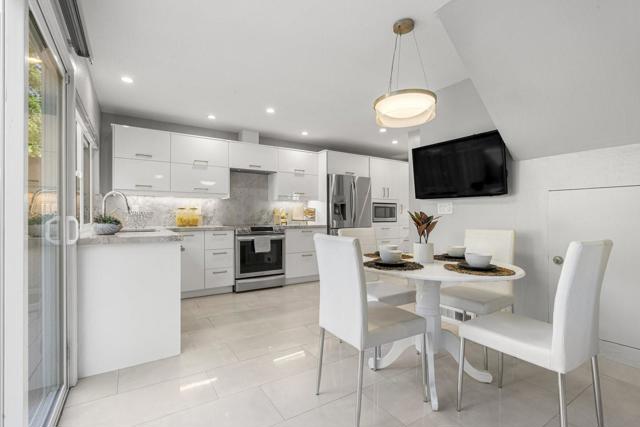 230 Elm Wood Court, Los Gatos CA: https://media.crmls.org/mediaz/46b3ab16-af10-4bee-8031-a2d375221790.jpg