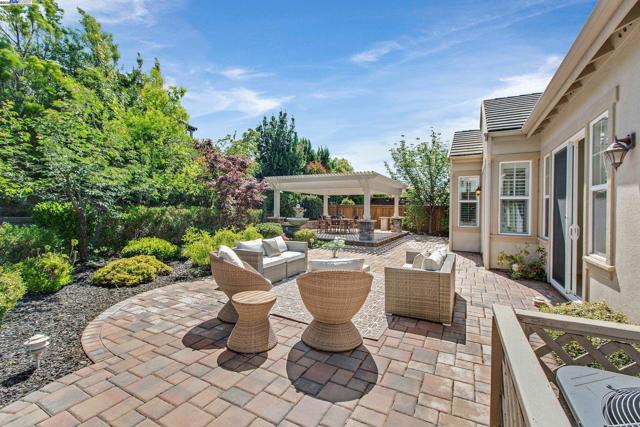 5434 Belarus St, Danville CA: https://media.crmls.org/mediaz/46b3b856-653a-4521-946e-5a470362d766.jpg