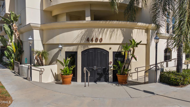 Detail Gallery Image 4 of 34 For 4400 Cartwright Ave #301,  North Hollywood,  CA 91602 - 2 Beds | 2 Baths