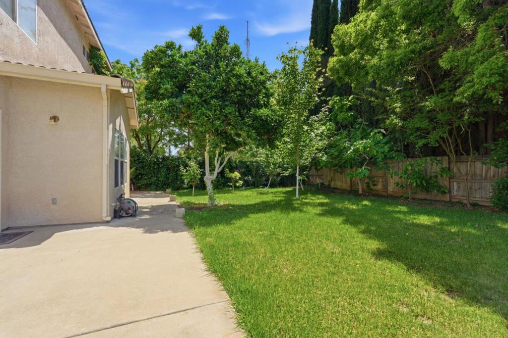 https://media.crmls.org/mediaz/46b40c97-2861-406f-943f-287f8b728d97.jpg?preset=X-Large