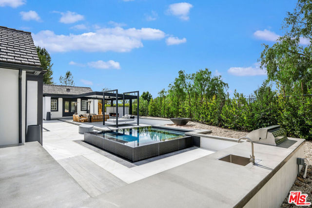 1 Falconridge Drive, Coto de Caza CA: https://media.crmls.org/mediaz/46b43213-fcd4-4c13-867e-78d05659124b.jpg