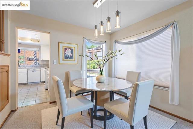 1003 Linda Vista Way, Rio Vista CA: https://media.crmls.org/mediaz/46b47e60-0387-41a2-b962-704a7d74cbab.jpg