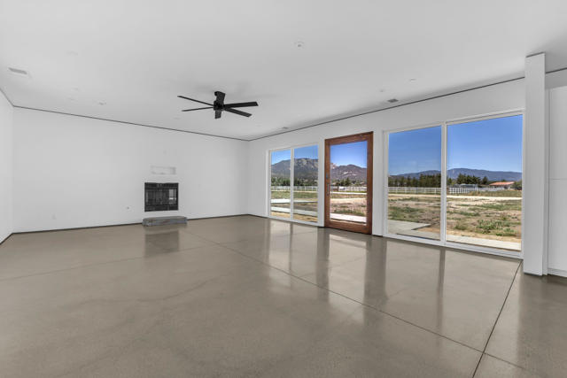 41265 Lakeshore Boulevard, Aguanga CA: https://media.crmls.org/mediaz/46b4b235-ef50-48b3-832c-4d4665343d93.jpg