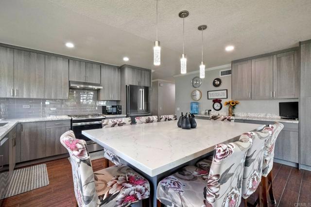 519 Meadow Grove Place, Escondido CA: https://media.crmls.org/mediaz/46b4bd15-ff6f-463e-b1c7-45d80d41e54d.jpg