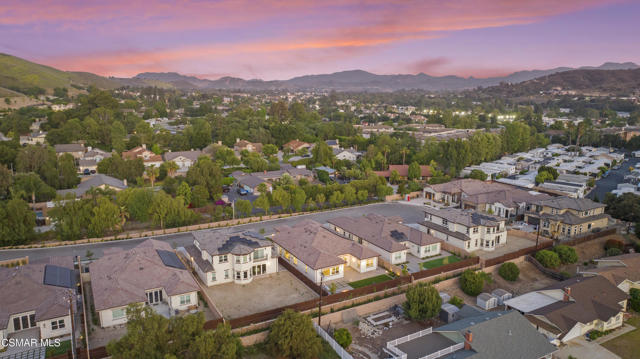 339 Toyon Court, Thousand Oaks CA: https://media.crmls.org/mediaz/46b5395d-d706-49d3-b04d-aef0888a2605.jpg