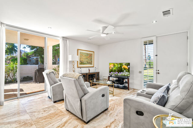 2522 N Whitewater Club Drive #D, Palm Springs, CA 92262