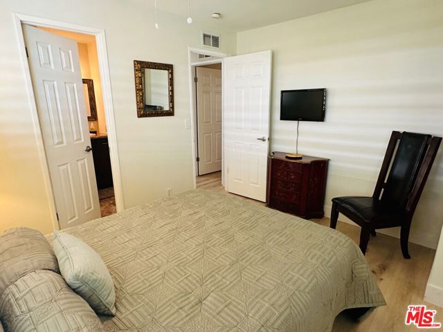 425 S Paseo Laredo, Cathedral City CA: https://media.crmls.org/mediaz/46b56746-38f4-4260-b121-d75af7866634.jpg